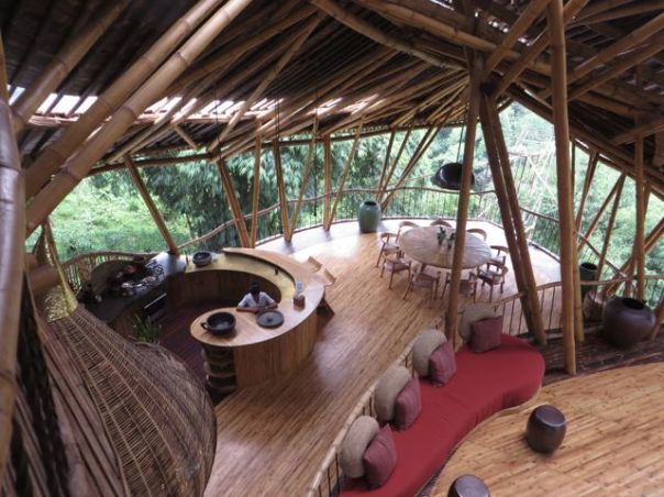 Looking toward kitchen and dining area