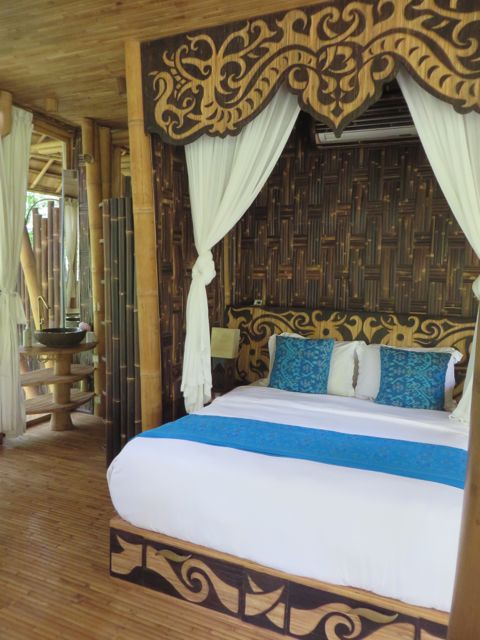 This bed has a gorgeous carved cornice which looked like fabric to me until I got up close.