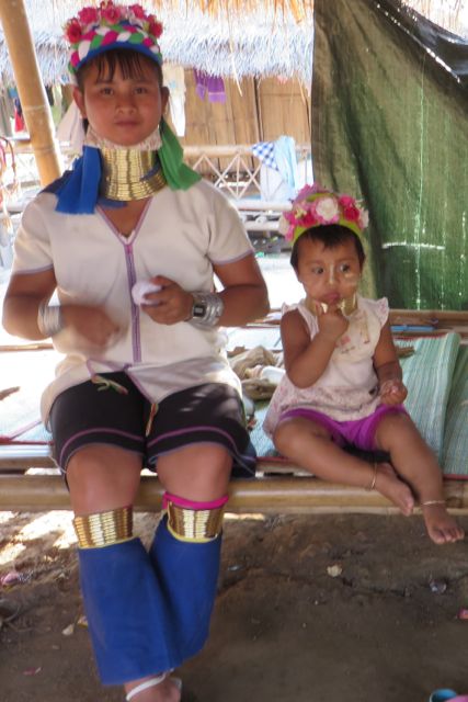 Long Neck Karen Tribe, Mom and daughter