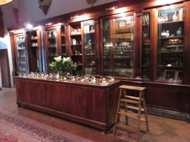 Best hand cream, Pomodoro, smells like the green stem of the tomato.  