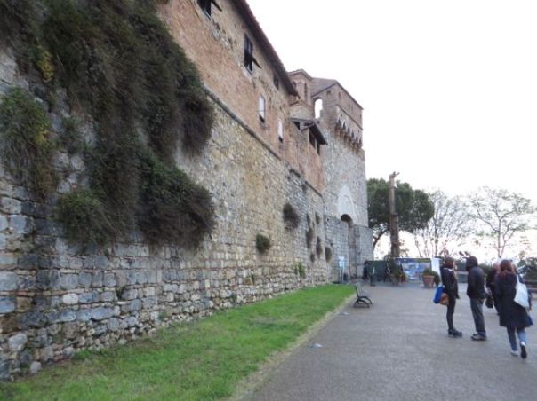 Walking toward the entrance to San Gimignano.