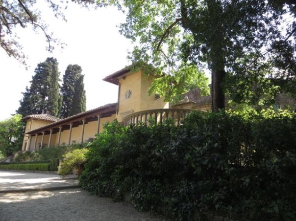 Walking through the gardens you come upon this building..which has a little cafe...