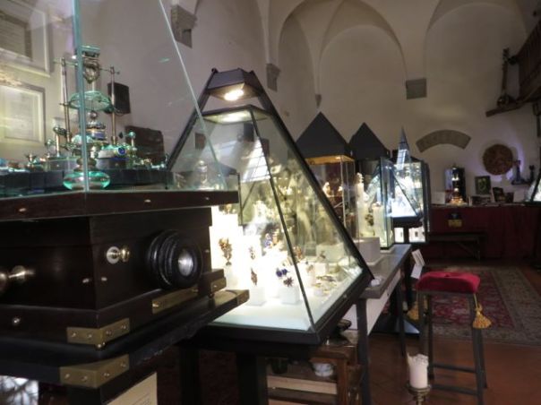 Upon entering, the architecture of the place stuns you and the glass cases invite you