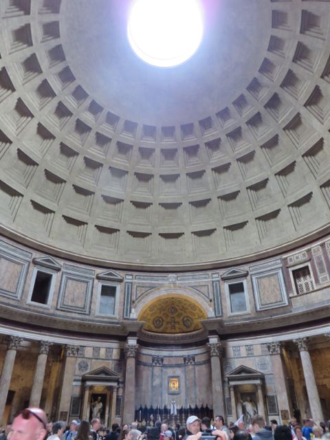 The rotunda has a coffered concrete dome with an oculus, a central circular opening to the sky.